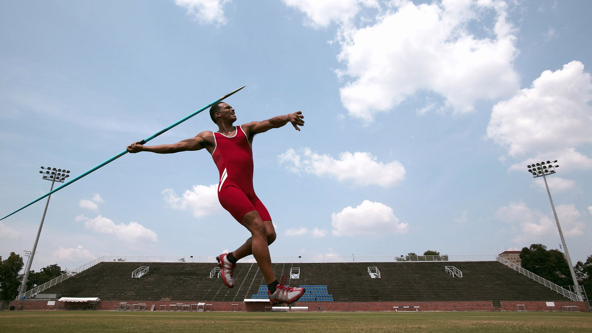 福特：随着比赛经验的积累，逐渐成全黑队必不可少的球员，福特黑武士汽车图片
